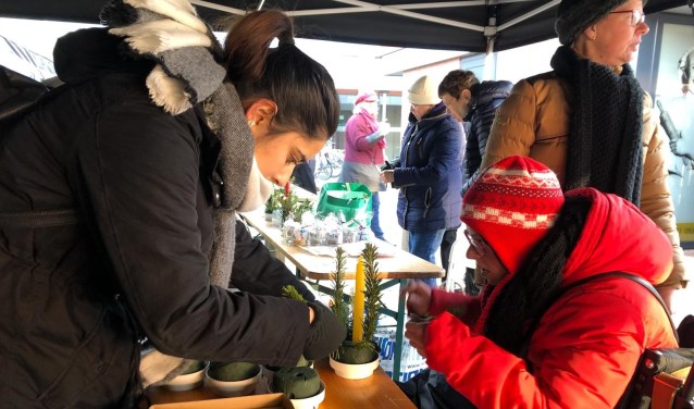 Frisse kerstmarkt met warme sfeer in Buytenwegh. Foto: Milou van Loenen