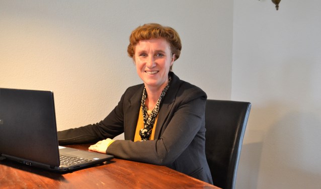 Veronique van der Plas ondersteunt mantelzorgers en neemt regelzaken over (foto: Inge Koot).