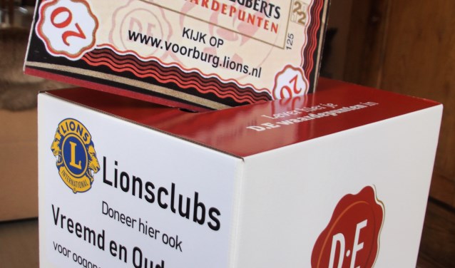 Lionsclub en LEO club hopen weer zoveel mogelijk pakken koffie te overhandigen aan de Voedselbank. Foto: pr