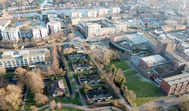 Het blok geschakelde woningen aan de Schoorlaan vanuit de lucht (foto: Boelens de Gruyter).
