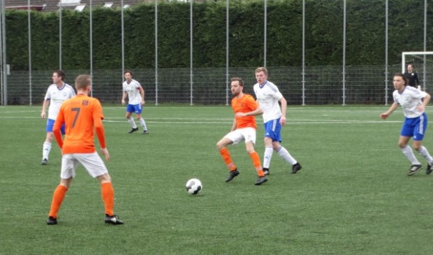 De sterk spelende verdediging van DWO. Foto: pr