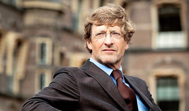 Ferry Mingelen, de gespreksleider van de avond, was parlementair verslaggever en tv-presentator van de NOS (foto: pr).