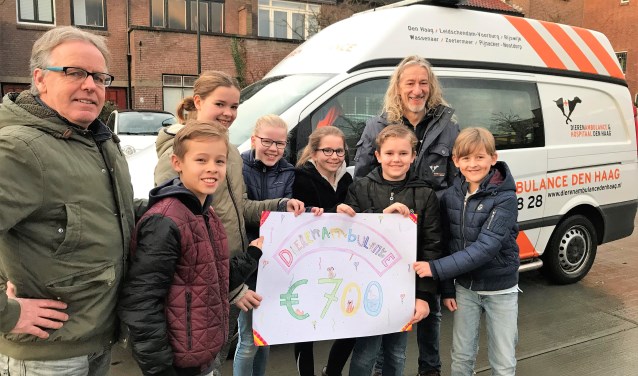 Op 1 februari wed het geld door een delegatie van leerlingen en directeur André Mulder van de school overhandigd aan Huib den Heijer.