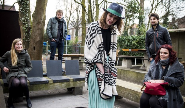 De band Dwaalkat met de Voorburgse zangeres Katja Remmerswaal speelt op 11 maart met het theaterconcert 'Spinsels' in Het Veur Theater (foto: Eline de Jong).