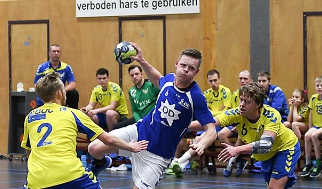 Actie aan de cirkel van een handballers van EHC, dat de hele wedstrijd domineerde (foto: pr).