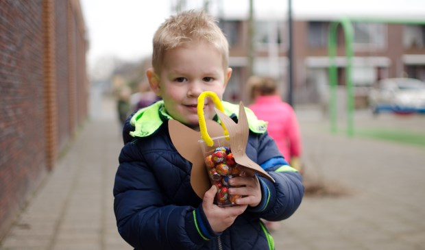 Eitjes zoeken bij PLUS Verheul in Benthuizen. Foto: pr