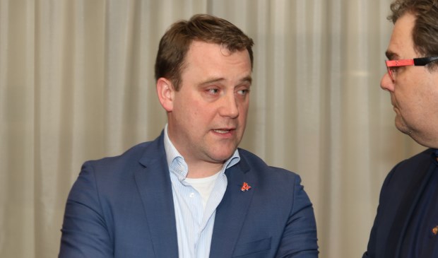 Marc Rosier, lijsttrekker VVD Zoetermeer tijdens de verkiezingsuitslagenavond. Als grootste partij neemt de VVD het voortouw bij het vormen van een coalitie en het opstellen van een coalitieakkoord. Foto: Ad Groenendaal
