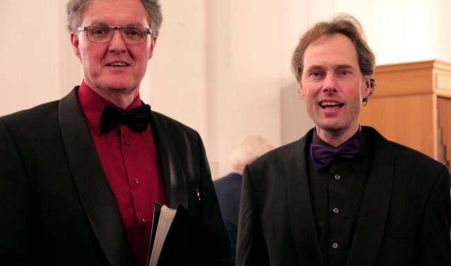 Voorzitter Ton Brabander (l.) met dirigent Marco Kalkman. Foto: pr