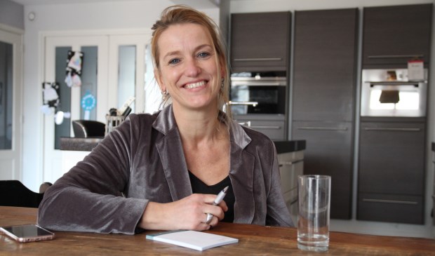 Silvia van der Knaap vindt het heerlijk om haar kennis en kunde te combineren met zorg voor mensen.