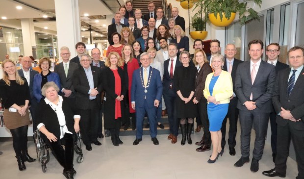 De nieuwe gemeenteraad van Zoetermeer is klaar om aan de slag te gaan. Eerst nog met behulp van een externe informateur een coalitie zien te vormen. Foto: Jan van Es
