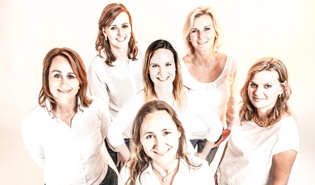 Het team van JewelEar Eline, Marjolein, Merel, Dorotha, Marieke en vooraan Marije. Foto: Lourenz Ruiter