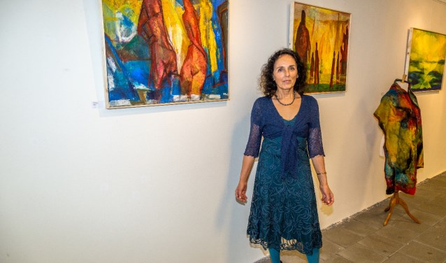 de nieuwe expositie ‘Onderweg’, van de Zoetermeerse kunstenaar Loulou Joolen. Foto: Nelly Smits