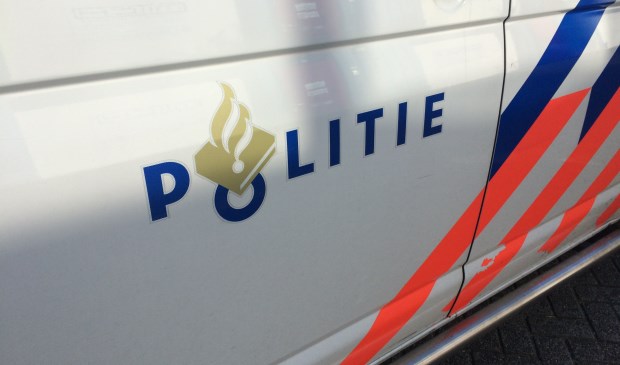 Ingeslagen ruiten en inbraken bij twaalf auto's in Zoetermeer in de nacht van 3 op 4 mei.