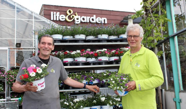 Tot 30 juni kan men nog terecht voor plantjes en van alles voor de inrichting van huis en tuin (foto/tekst: Dick Janssen).