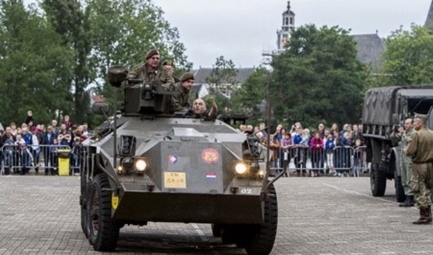 Een DAF YP-408 gepantserd voertuig op de Markt in Zoetermeer. Foto: Patricia Munster