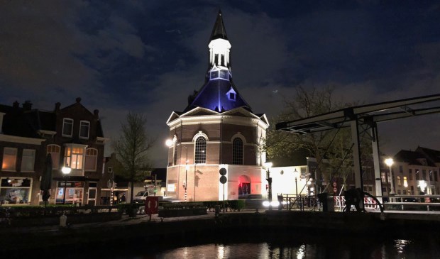 Ook de Dorpskerk is inmiddels mooi uitgelicht. (Foto's: Wim Schoevers)