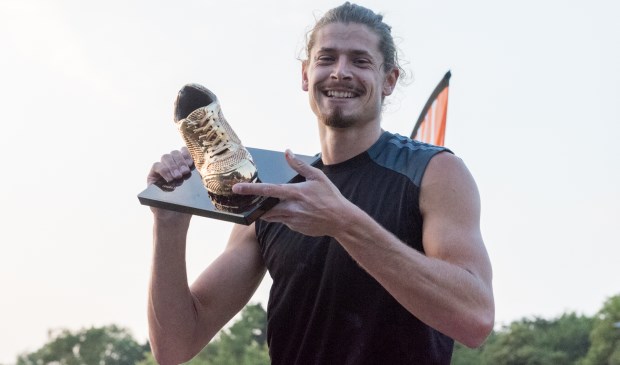 Rutger Koppelaar (Ilion) wint de Gouden Spike met zijn sprong over 5m70 op polshoog bij de Gouden Spike 2018 in Leiden. Foto: Ed Turk