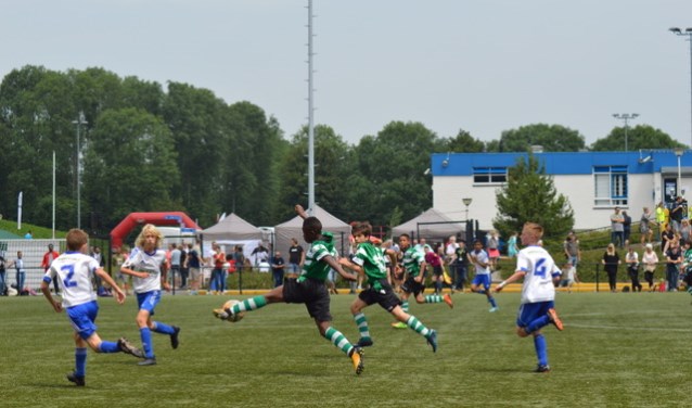 Sporting Portugal in de aanval tegen s.v. DWO. Foto: pr