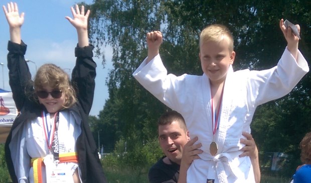 Bob Lausberg (r.) uit Zoetermeer is de trotse judokampioen Special Olympics. Foto: pr