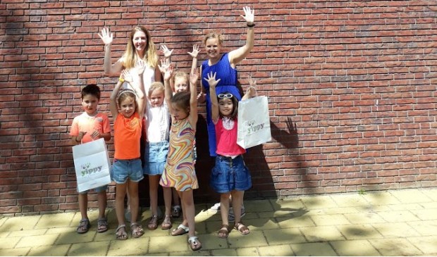 De kinderen hebben genoten en veel geleerd van het leuke bezoek aan Kinderkledingwinkel Yippy. Foto: pr