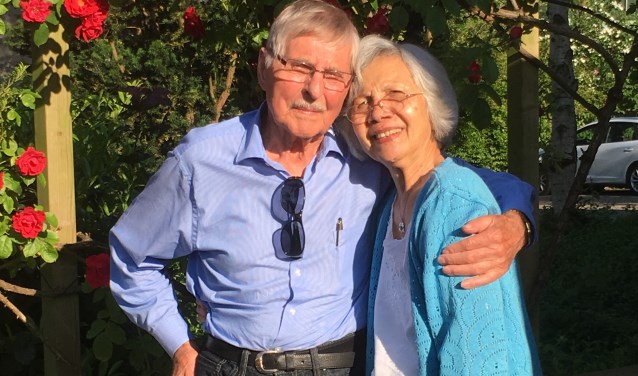 John van den Broeke (91) die thans woonachtig is in Canada, ontmoette na 70 jaar Loes Eisenring-March in Leidschendam (foto: Pieter v.d. Broeke).