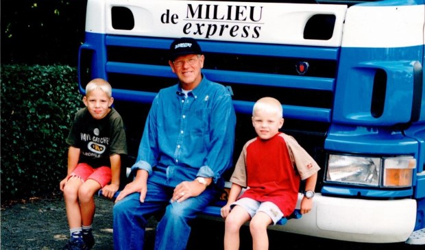 Opa Wim, die 'Witte' (in het midden) is trots op zijn nazaten die net als hij de liefde voor het bedrijf in het hart hebben zitten.