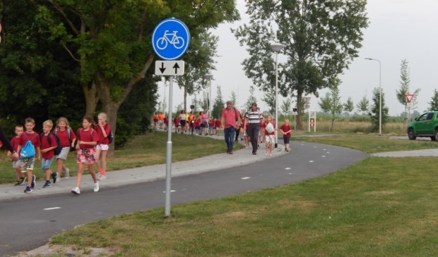 Vrijdag liepen, naast de gebruikelijke wandelaars, ook de deelnemers van de Kinderavond mee. Foto: pr