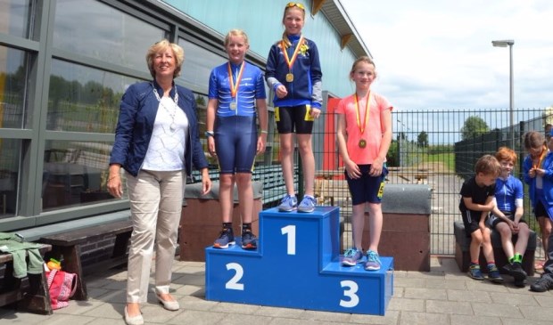 Brons voor Pauline Tas en goud voor Lisa den Hertog. Foto: pr