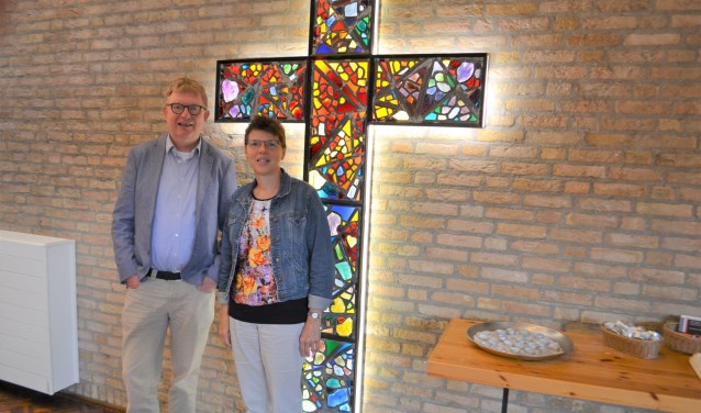 Het jubilerende predikantenechtpaar Jan en Els van der Wolf is alweer bijna 5 jaar verbonden aan de Protestantse gemeente De Open Hof in Voorburg (tekst/foto: Inge Koot).