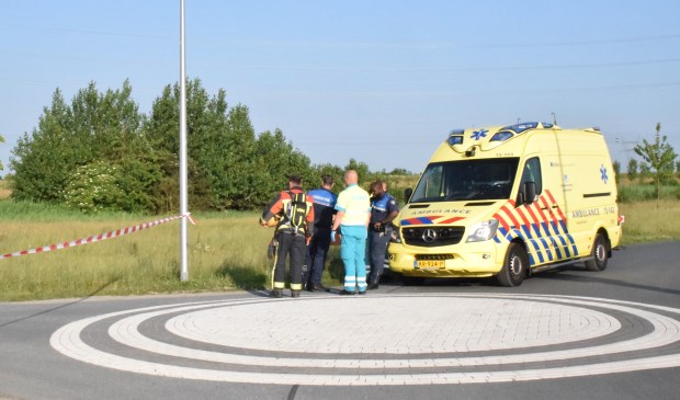 Door vrijkomende dampen van een chemische substantie raakten twee handhavers onwel. Foto's: AS Media