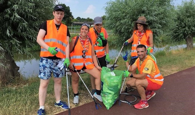 Internationale scouts schoonden parken in de gemeente op in het kader van hun (maatschappelijke) activiteiten tijdens het internationale evenement Roverway (foto: pr Scouting Hubertus Brandaan). 