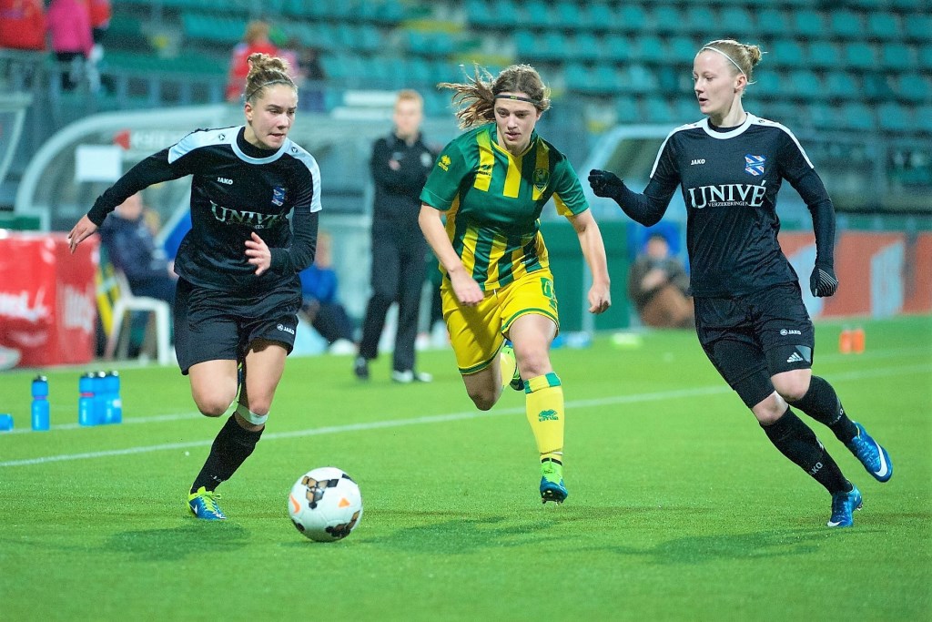 Maartje Looijen tijdens een wedstrijd voor ADO Den Haag vrouwen (foto: privé).