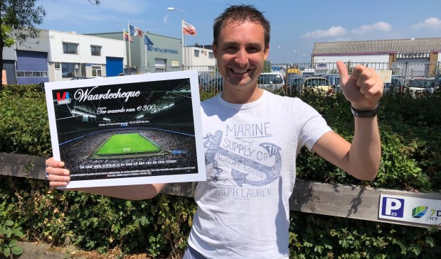 Leon kwam zijn waardecheque afgelopen vrijdag ophalen bij Telstar Uitgeverij.