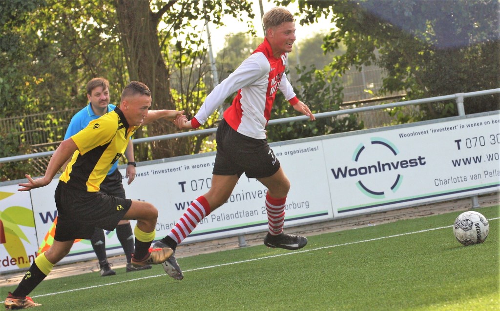 Rechtsbuiten Jeremy van Lochem; succesvol tegen Jong ADO, niet tegen SV Nootdorp (foto: AW).
