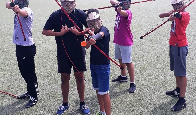 Kinderen leren boogschieten bij SenW op Playground Prinsenhof (foto: pr SenW).
