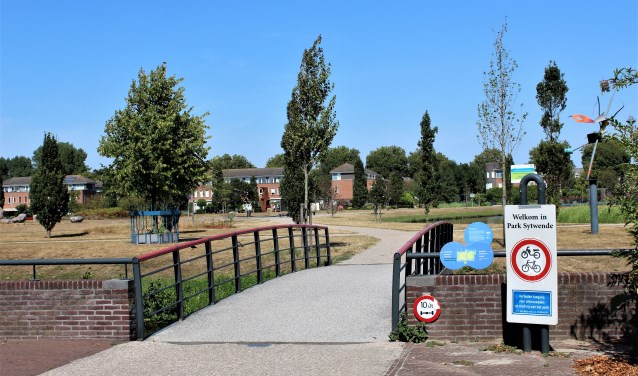 De gemeente wil een afgezet losloopgebied voor honden in het Sijtwendepark. Zeer veel bezoekers zijn het daar absoluut niet mee eens en voorzien meer overlast (foto: Dick Janssen).