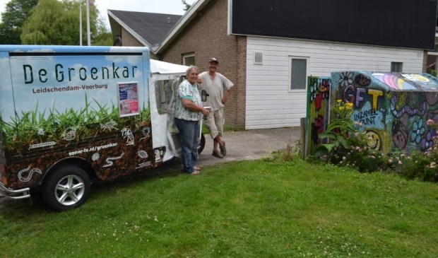 Oscar de Man en Annet Tobias bij de Groenkar (foto: Inge Koot).