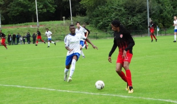 DWO speler Kevin Mbemba maakte een doelpunt van grote schoonheid. Foto: pr