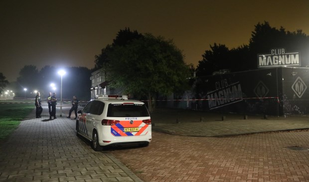Ter plaatse werd het onderzoek opgestart, dat de hele nacht heeft geduurd. Foto: Regio15.nl / Daan van den Ende