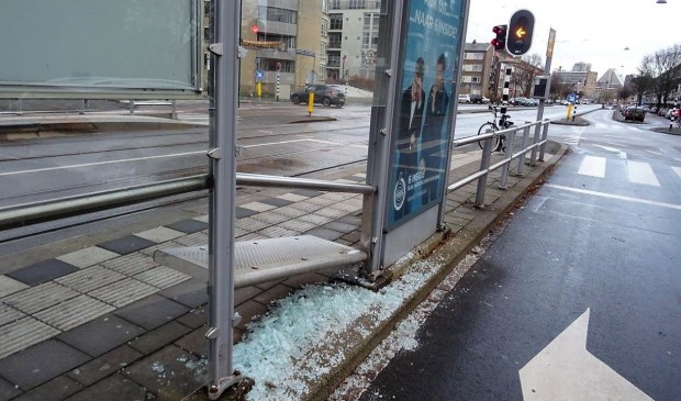 Vernielde abri aan de Heuvelweg in Leidschendam (foto: Ap de Heus).