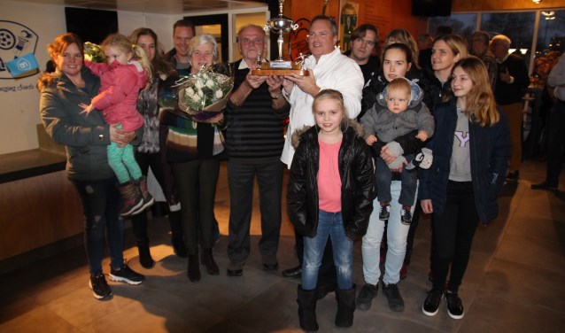 De Kauffman Trofee was voor Aad Vollebregt. Er was heel wat familie opgetrommeld!