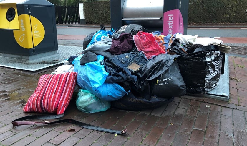 Bij winkelcentrum Ackershof was het dinsdagmorgen nog steeds een zooitje.