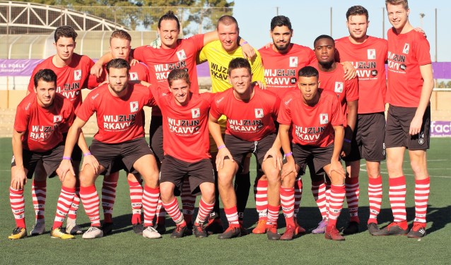 Met deze groep oefende hoofdklasser RKAVV tegen tweede divisionist Barendrecht.