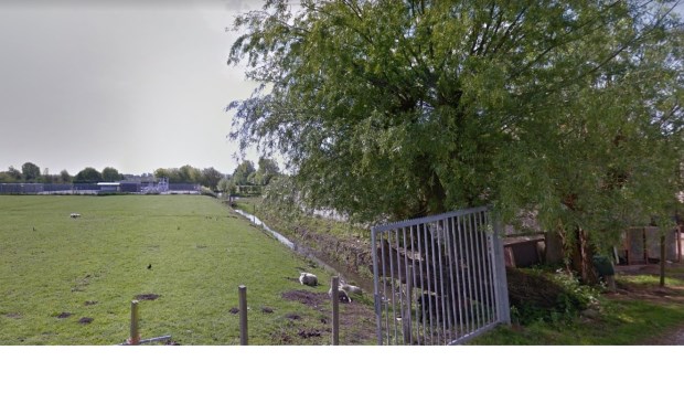 In de Vlietzone, Virulylaan 50, moeten gebouwd gaan worden (Foto: Google Streetview).