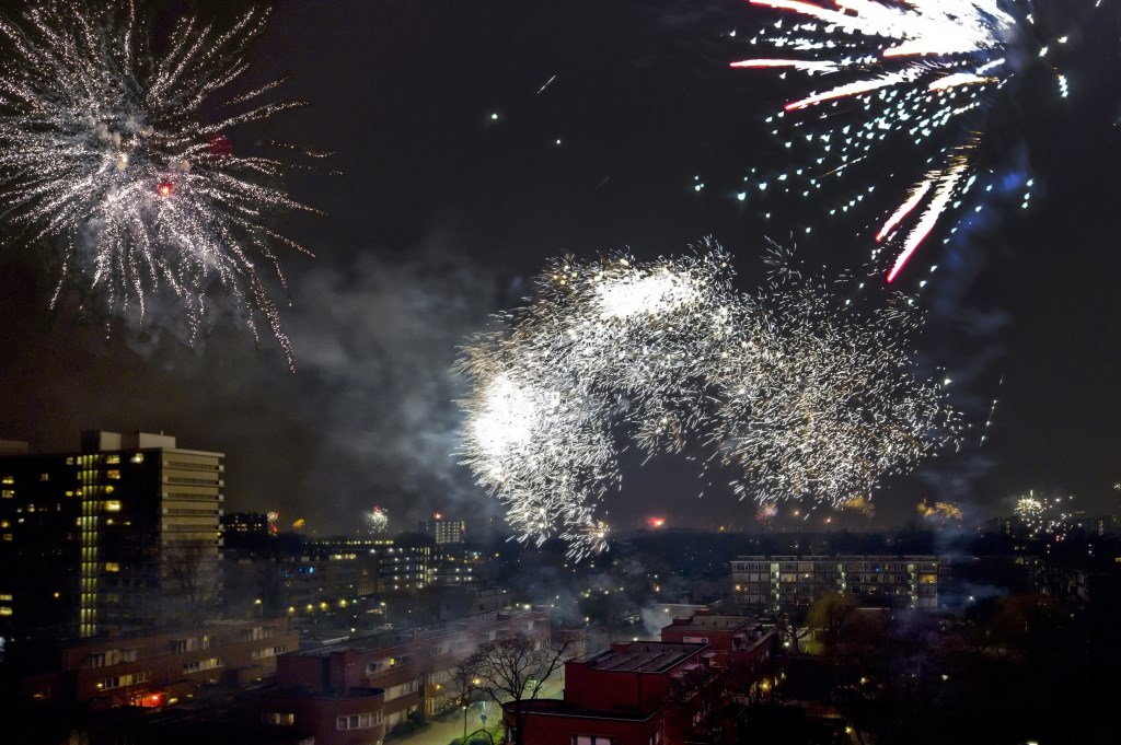 Vuurwerk boven Leidschendam-Voorburg (foto: Michel Groen).