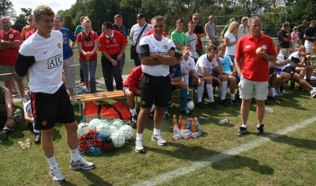 Een foto met Ole Gunnar Solskjær bij Oliveo is gepubliceerd in het boekje Pijnacker-Nootdorp, 12,5 jaar fusiegemeente.