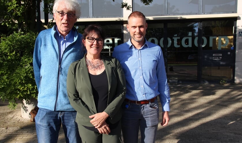 Hanneke van de Gevel en de organisatoren Jan Zandijk (links) en Erik Visser blikten in de krant van vorige week al vooruit op het GGZ Café.