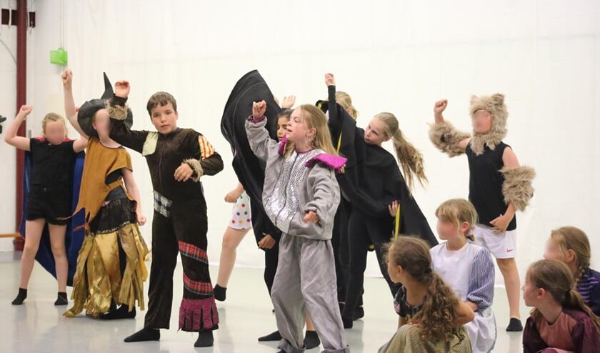 Eindpresentatie musical bij De Dansacker.