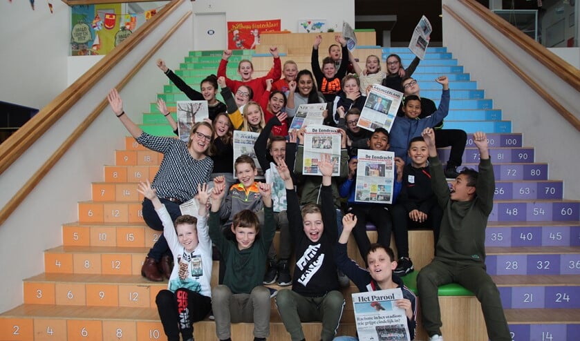 Het bezoek van de Telstar-verslaggever werd besloten met een groepsfoto inclusief de diverse landelijke en lokale kranten!