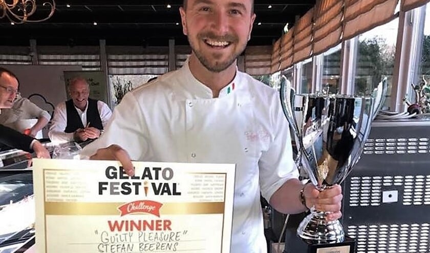 Stefan Beerens met de door hem gewonnen beker en het certificaat. Hij mag nu ook naar het EK (foto: pr).